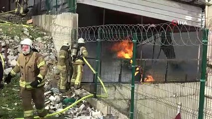Arnavutköy'deki fabrikada çıkan yangında lüks araçlar küle döndü