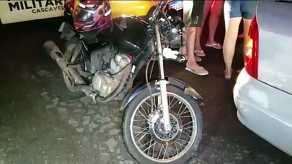 Colisão entre Astra e motocicleta deixa jovem ferido na Rua Apinajés, no Santa Cruz