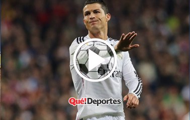 Ni el CR7 se animaría a cabecear una pelota así