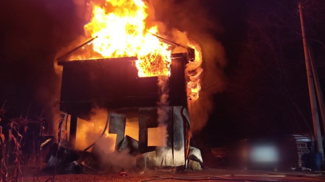 화목 보일러 연통 과열 추정 불로 주택 전소...1억 1,600만 원 피해 / YTN