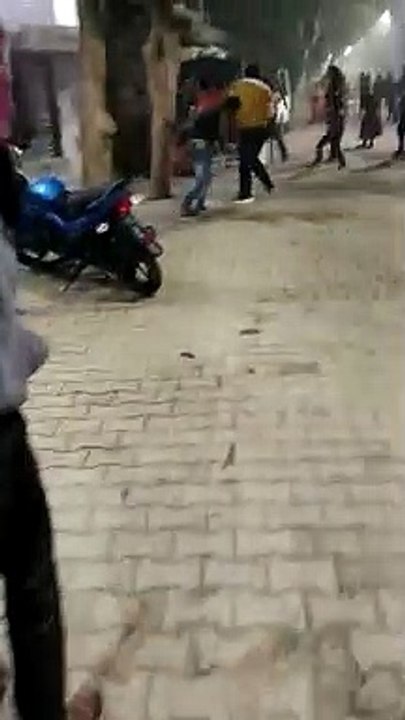 लखीमपुर खीरी: मामूली विवाद में दो पक्षों में मारपीट, जमकर चले लाठी डंडे