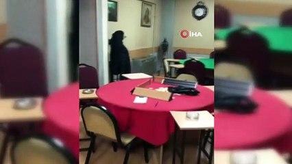 Pendik’te kısıtlamaya uymayıp kıraathanede kumar oynadılar
