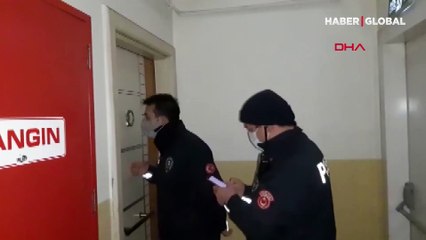 50 kişi oyun oynarken yakalandı! Kapıyı açmamak için 2 saat direndi