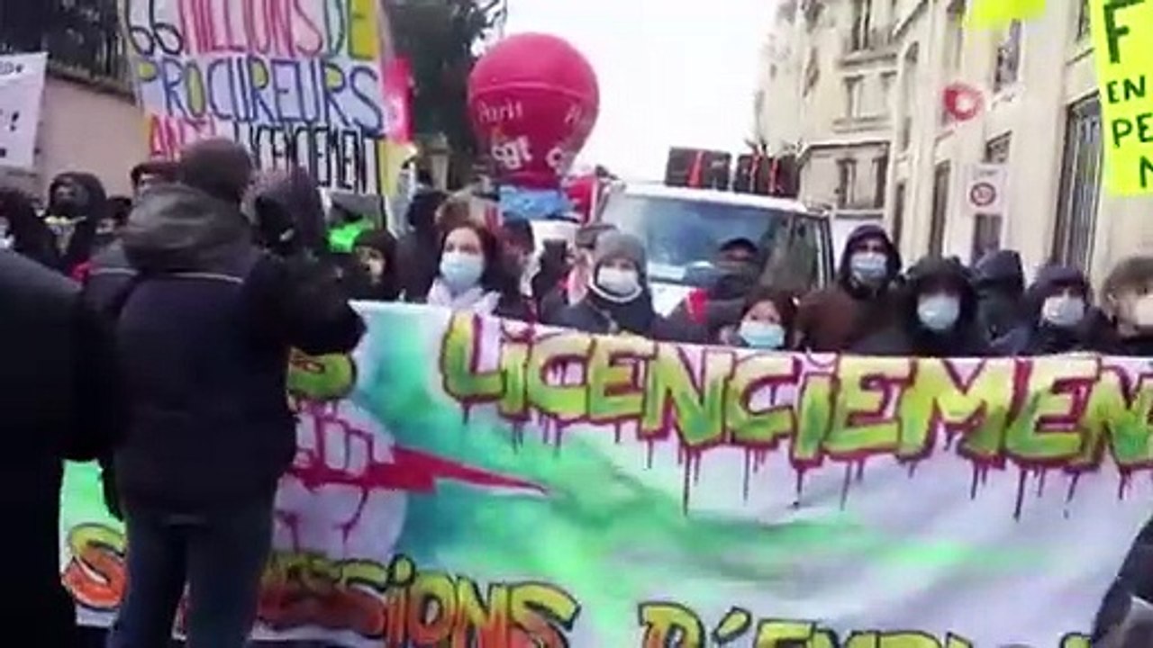 Paris’te protestolar devam ediyor!
