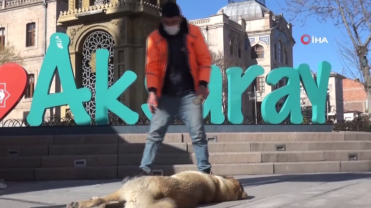 Temizlik Görevlisinden Yürekleri Isıtan Davranış