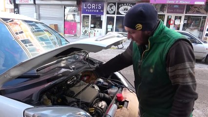 Soğuktan Donan Onlarca Araç Sıcak Su Yardımıyla Çalıştırılıyor