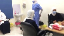 اول لقطات مِن داخل مركز التطعيم بلقاح كورونا بمستشفى ابو خليفة للعزل