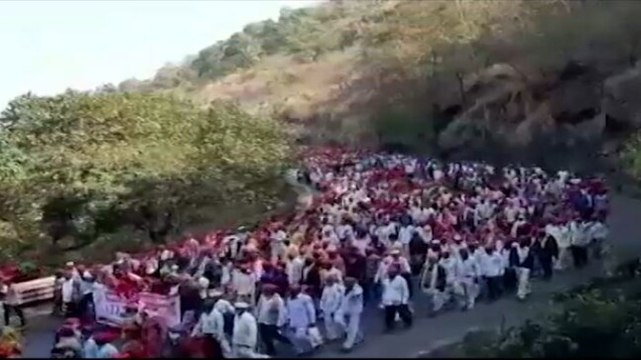 Watch: Hundreds of farmers from Nashik leave for Mumbai to join anti-farm law rally
