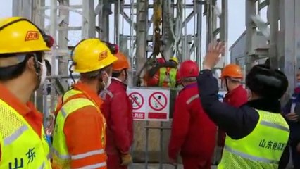 Sauvés après 2 semaines sous terre : 10 mineurs chinois encore recherchés