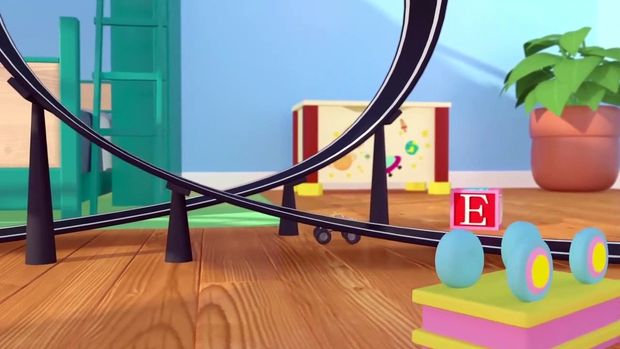 Lucas le Petit Camion construit une voiture de course | Dessin animé en français pour les enfants