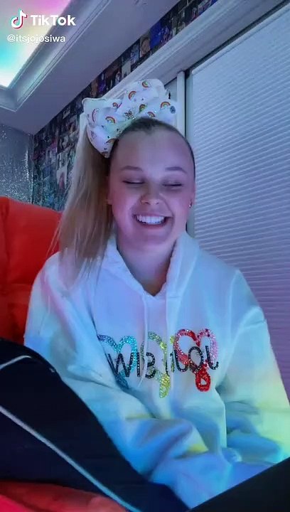 Jojo Siwa, la famosa 'youtuber' infantil, habría revelado ser parte de la comunidad LGBTI