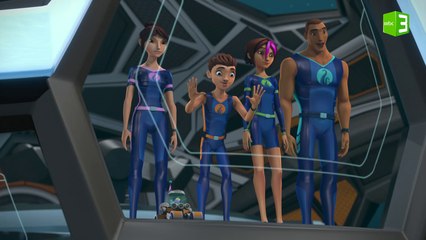 شئ غامض في أعماق البحار