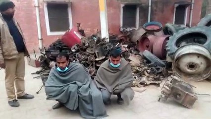 पुलिस ने चोरी के ट्रैक्टर काटते दो आरोपियों को किया गिरफ्तार