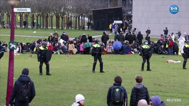 Hollanda Polisinden Protestoculara Müdahale