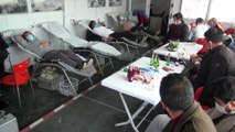 Silopi'de kısıtlamadan muaf tutulan vatandaşlar kan bağışında bulundu