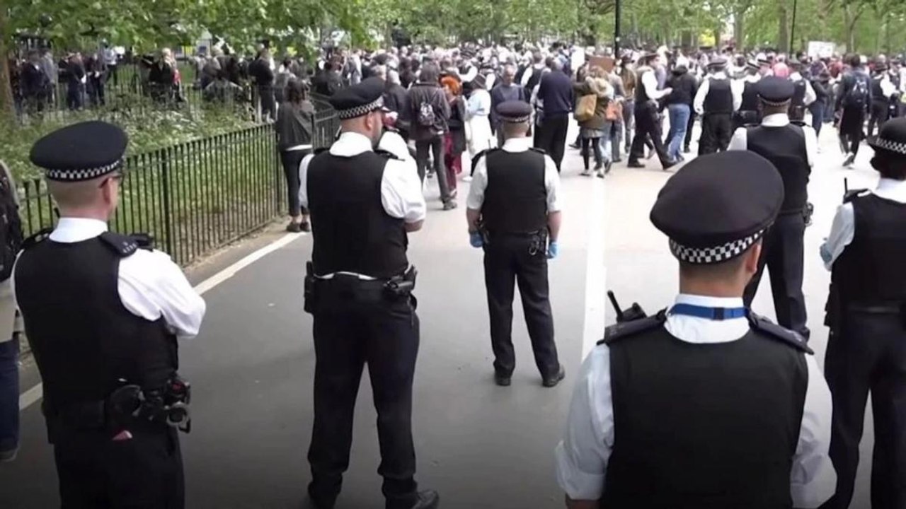 Violence in Netherlands against lockdown due to...