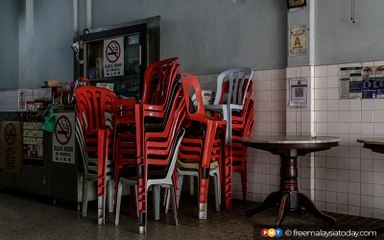 Strict lockdowns are a recipe for disaster, warns economist