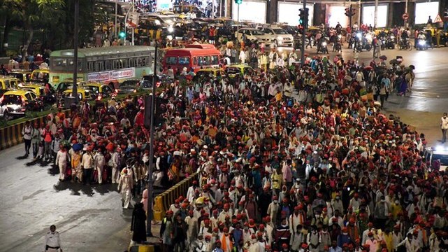 Farmers across Maharashtra reach Mumbai to protest against farm laws; Rahul Gandhi's jibe at RSS in TN; more