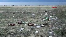 Burdur Gölü sahili şişe çöplüğüne döndü