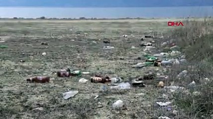 Burdur Gölü sahili şişe çöplüğüne döndü