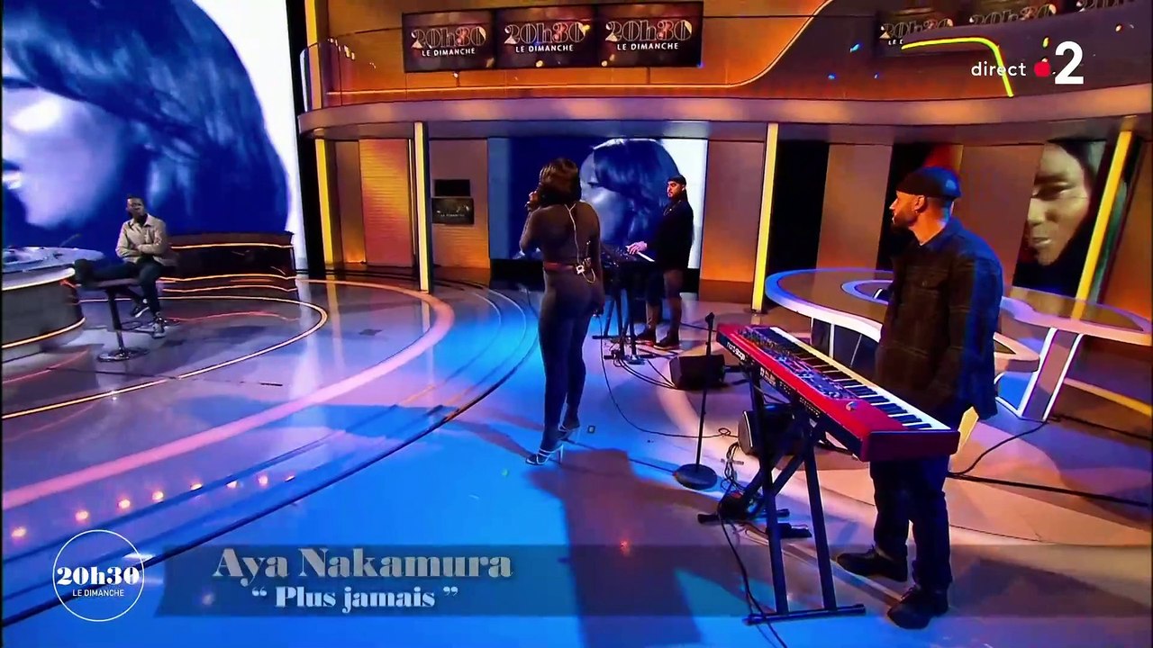 Aya Nakamura chante "Plus jamais" en piano-voix dans "20h30 le dimanche"
