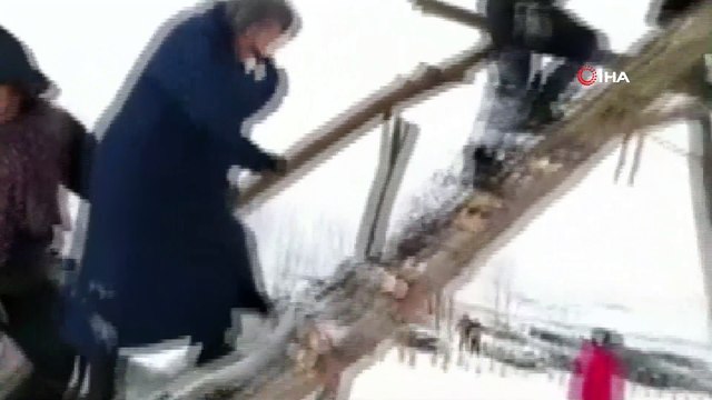 - Kırgızistan’da 85 yaşındaki ninenin kayak keyfi