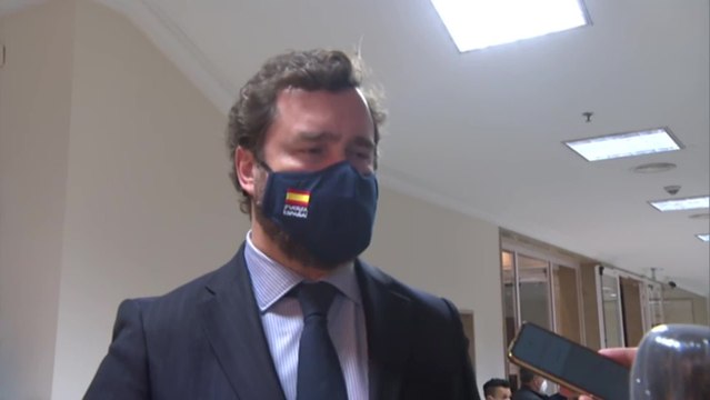 La ultraderecha asegura que quien debe dimitir es quien dio la orden al JEMAD de vacunarse