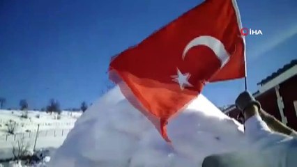 Bütün alkışlar bu babaya! Çocukları için İglo ev yaptı