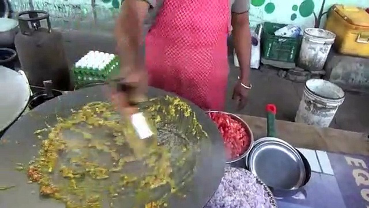 Famous_Omlet_Wala_in_Surat_Preparing_Australian_Cheese_Kofta_|_Tasty_Egg_Recipe_|_Indian_Street_Food(360p)