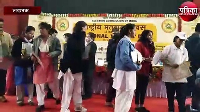 राष्ट्रीय मतदाता दिवस पर जिलाधिकारी ने दिलाई शपथ