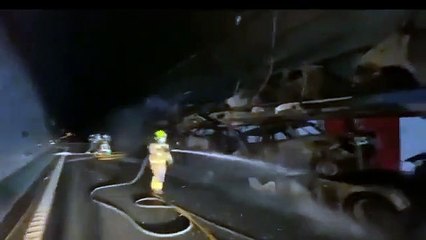 Extinguido el incendio del camión en la A-52 y reabre al tráfico el túnel de A Cañiza en sentido Vigo