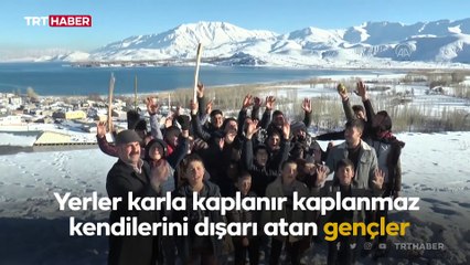 "Van usulü beyzbol" oynayarak karın tadını çıkarıyorlar