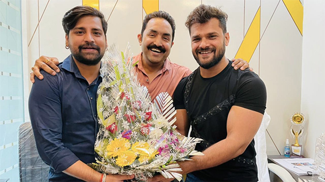 Khesari Lal Yadav ने राकेश मिश्रा को मिलकर दी ढेरों सारी शुभकामनाएं !!