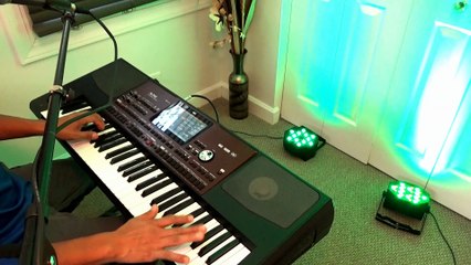 Tecladista de Chicago reyes garcia tocando costeño mix