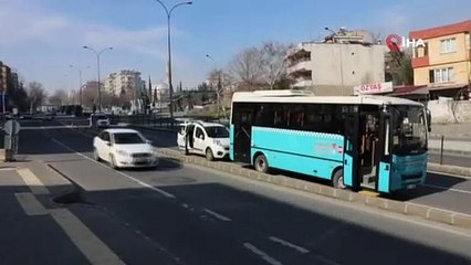 Otobüsten fırlayan tekerlek ortalığı savaş alanına çevirdi