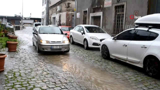 Ayvalık’ta şiddetli yağış ve lodos hayatı olumsuz etkiledi