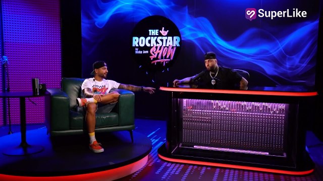 Maluma habló sobre rumores de vínculos con el narcotráfico, su avión y más