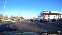 Moron Guy cuts 3 lanes  to save 2 seconds
