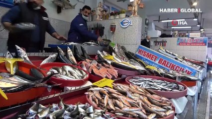 İğneada'dan da beklenen hamsi gelmeyince Trabzon'da tezgahlar hamsisiz kaldı