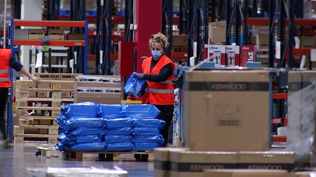 El Rey visita el centro logístico de SEUR en Illescas