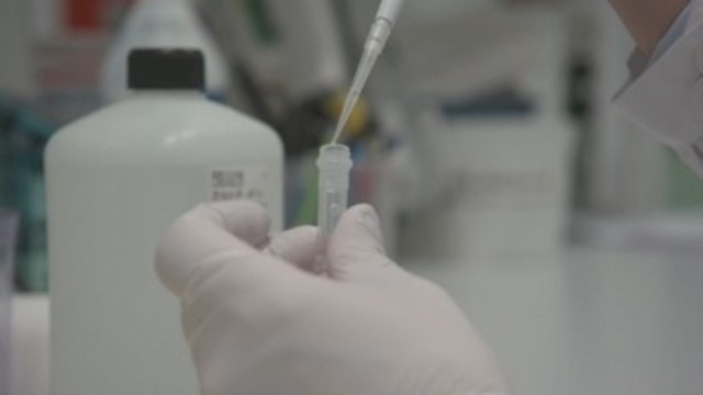 Bruselas presiona a AstraZéneca por los retrasos y plantea más restricciones