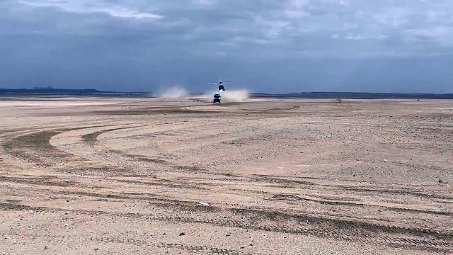 Un hélicoptère percute un camion lors du Dakar 2021