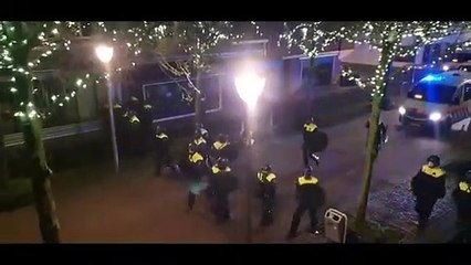 Protestos contra toque de recolher na Holanda