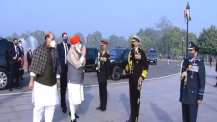 Descargar video: R- Day: PM Narendra Modi reaches National War Memorial