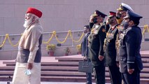 Republic Day 2021: PM Modi pays tribute to fallen soldiers at National War Memorial