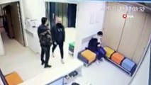 İstanbul’da hastanede kaşla göz arasında hırsızlık kamerada