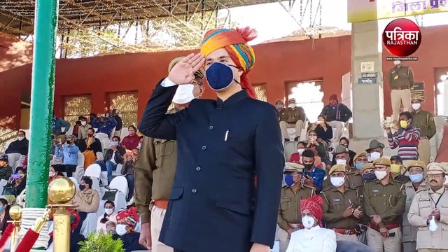 VIDEO : जिला कलक्टर ने फहराया तिरंगा, परेड की सलामी ली