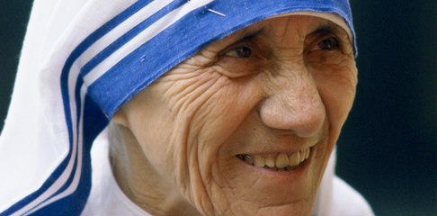 Madre Teresa: Antes de tocar a alguien que sufre, ¡reza!