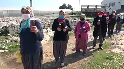 Şifa dağıttığını öne süren çiftçinin evinin önündeki kuyruk 'Doktor Civanım'daki sahneyi hatırlattı