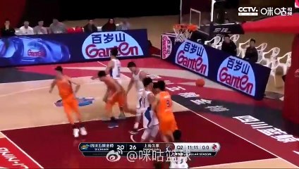 Jimmer Fredette plante 70 points dans le championnat chinois